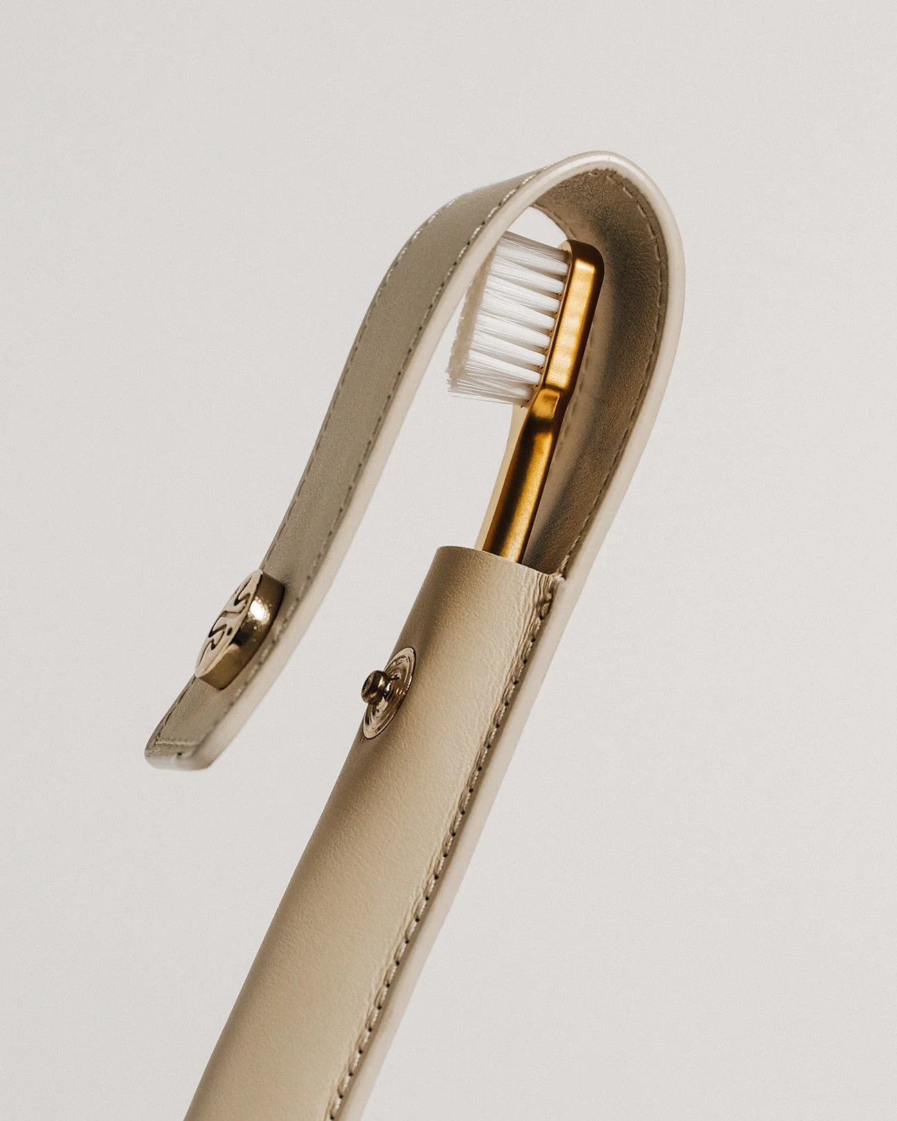 Aurezzi Leather Case Button & Toothbrush - Button/Beige & Gold/White Soft