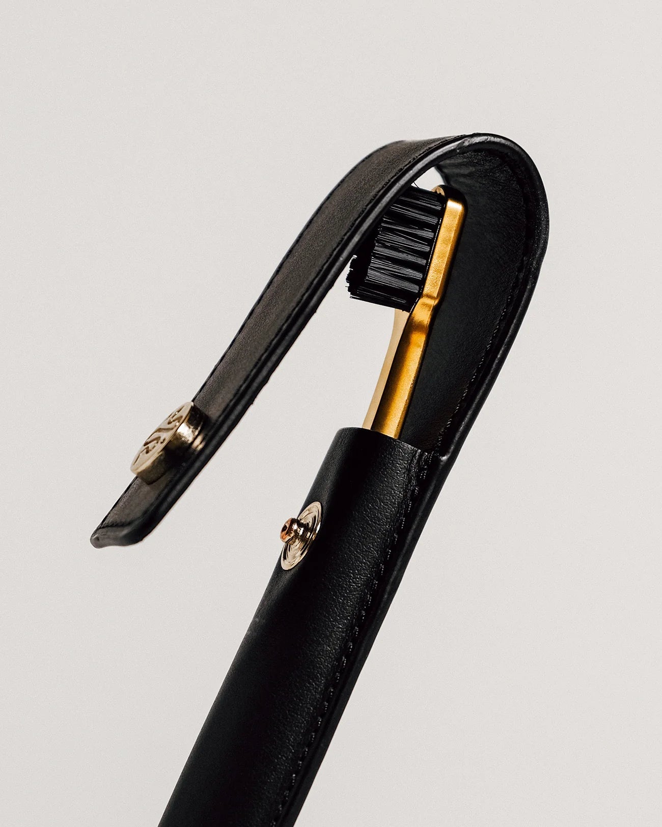 Aurezzi Leather Case Button & Toothbrush - Button/Black & Gold/Black Soft